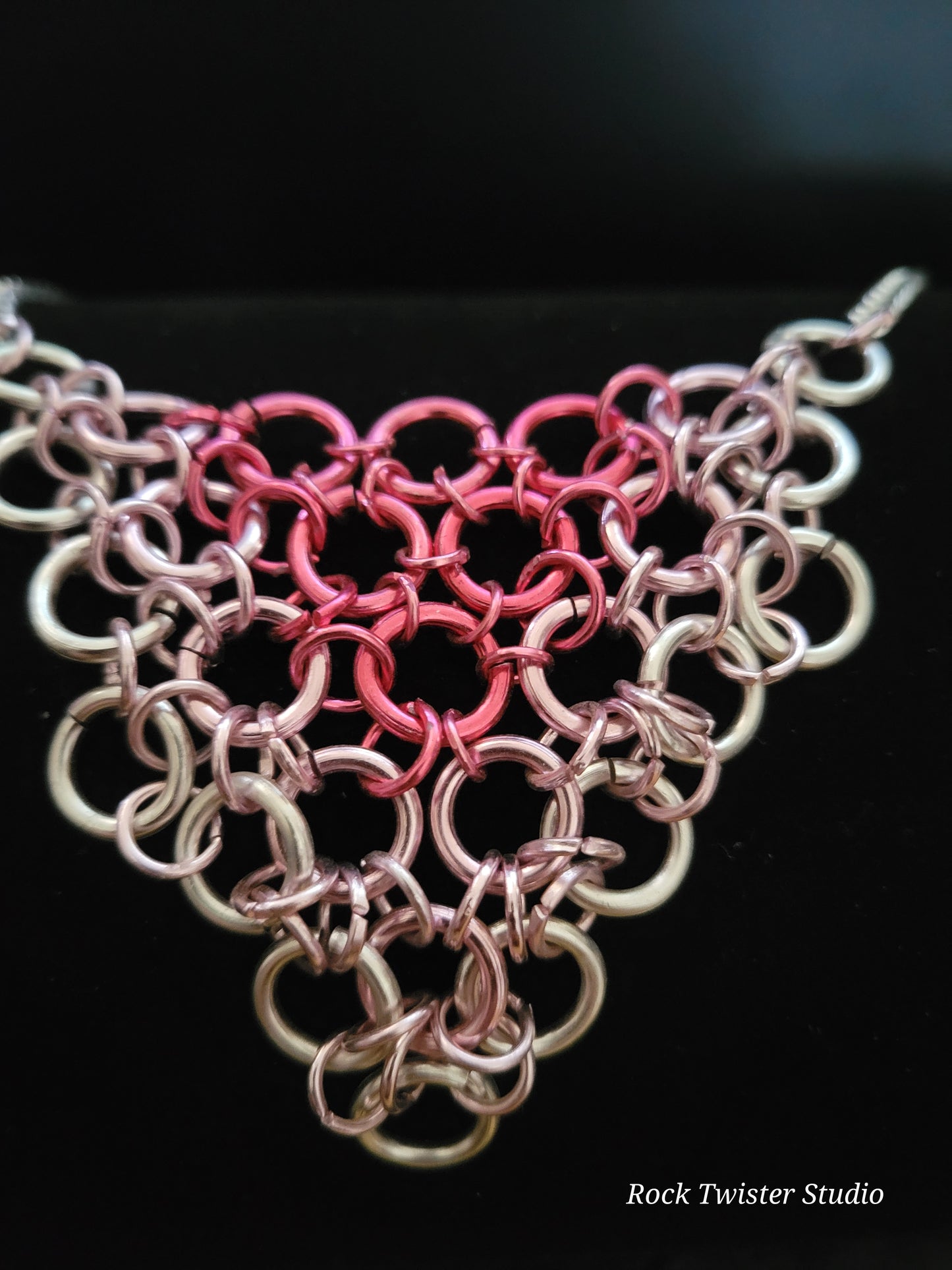 Pinck chain maile necklace