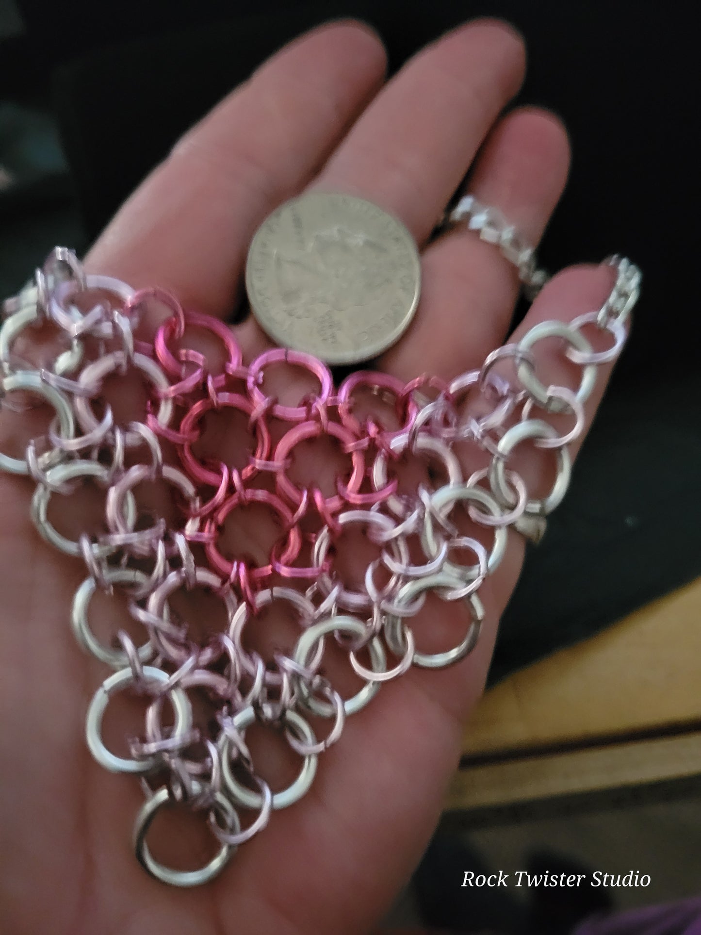 Pinck chain maile necklace