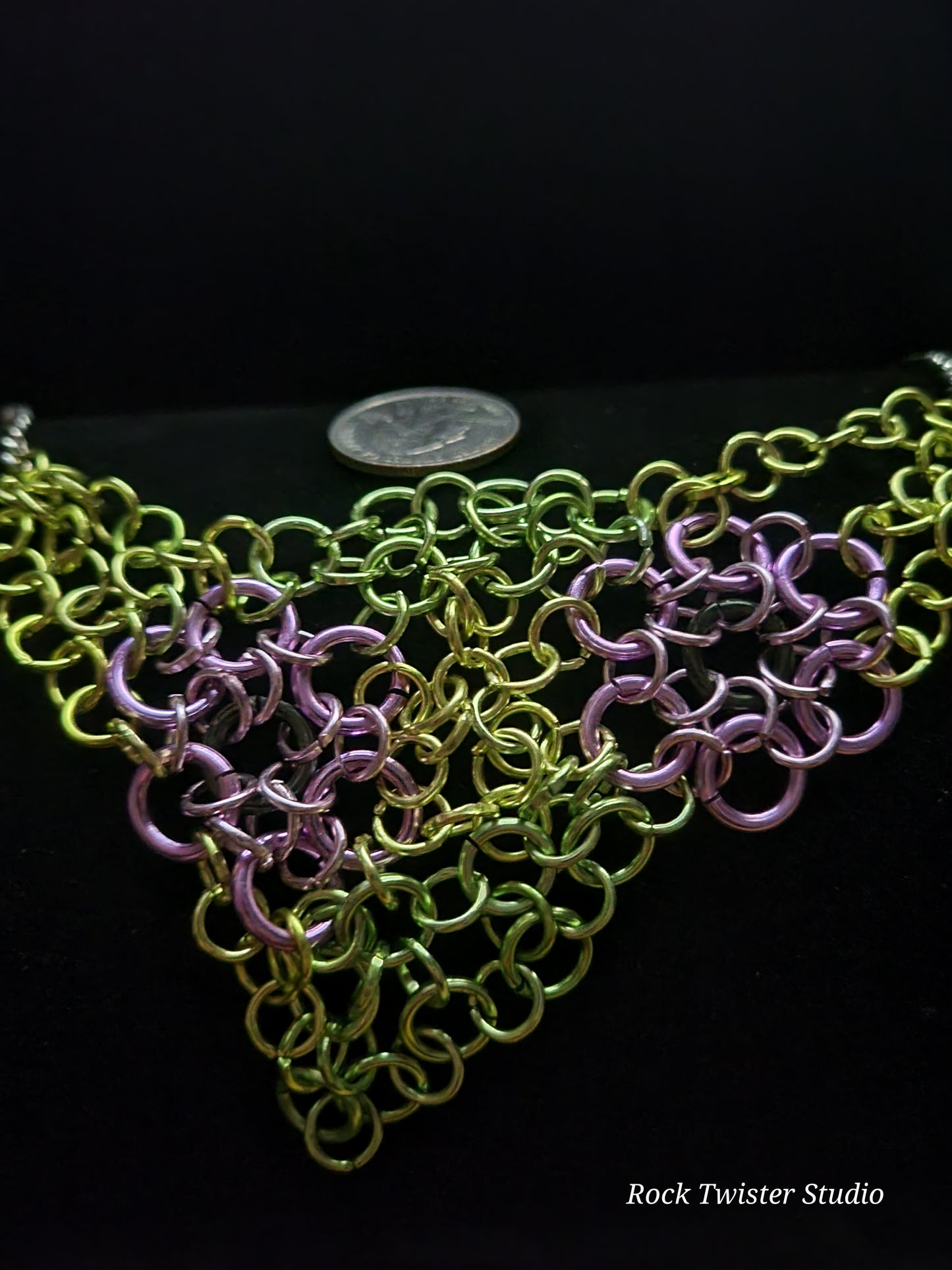 Purple flowers chain malle