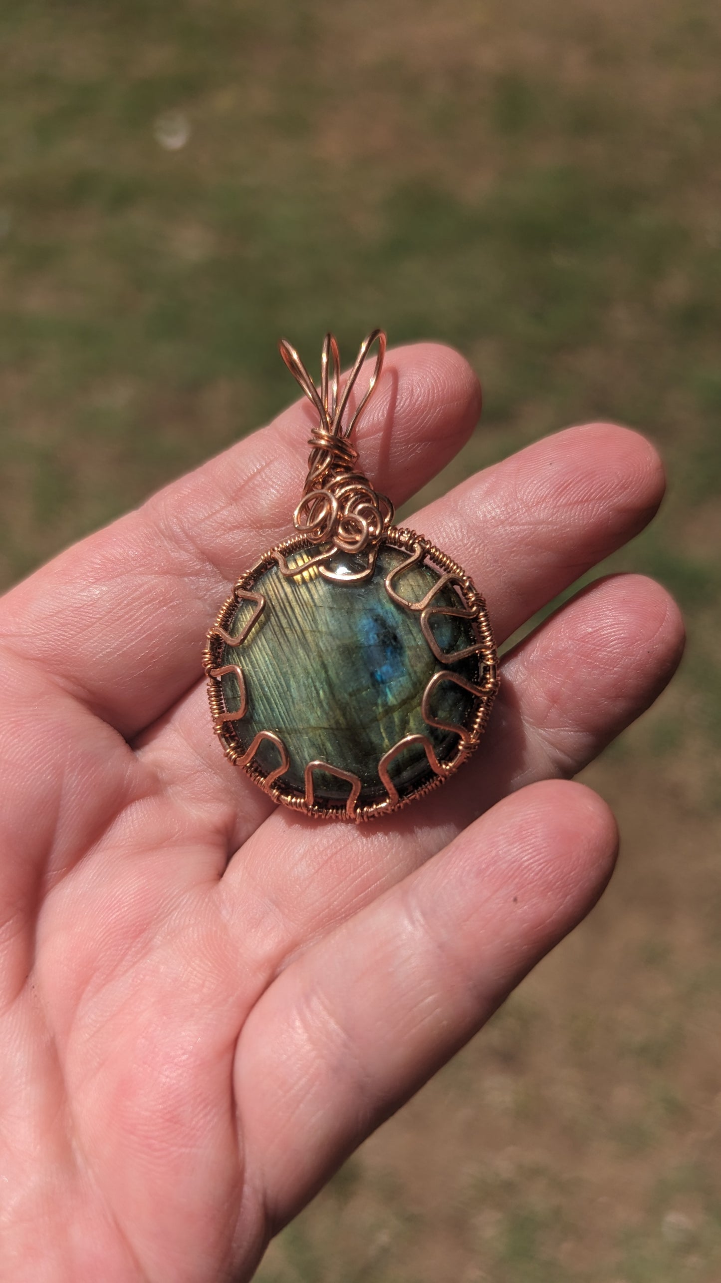 Round Labradorite Pendant
