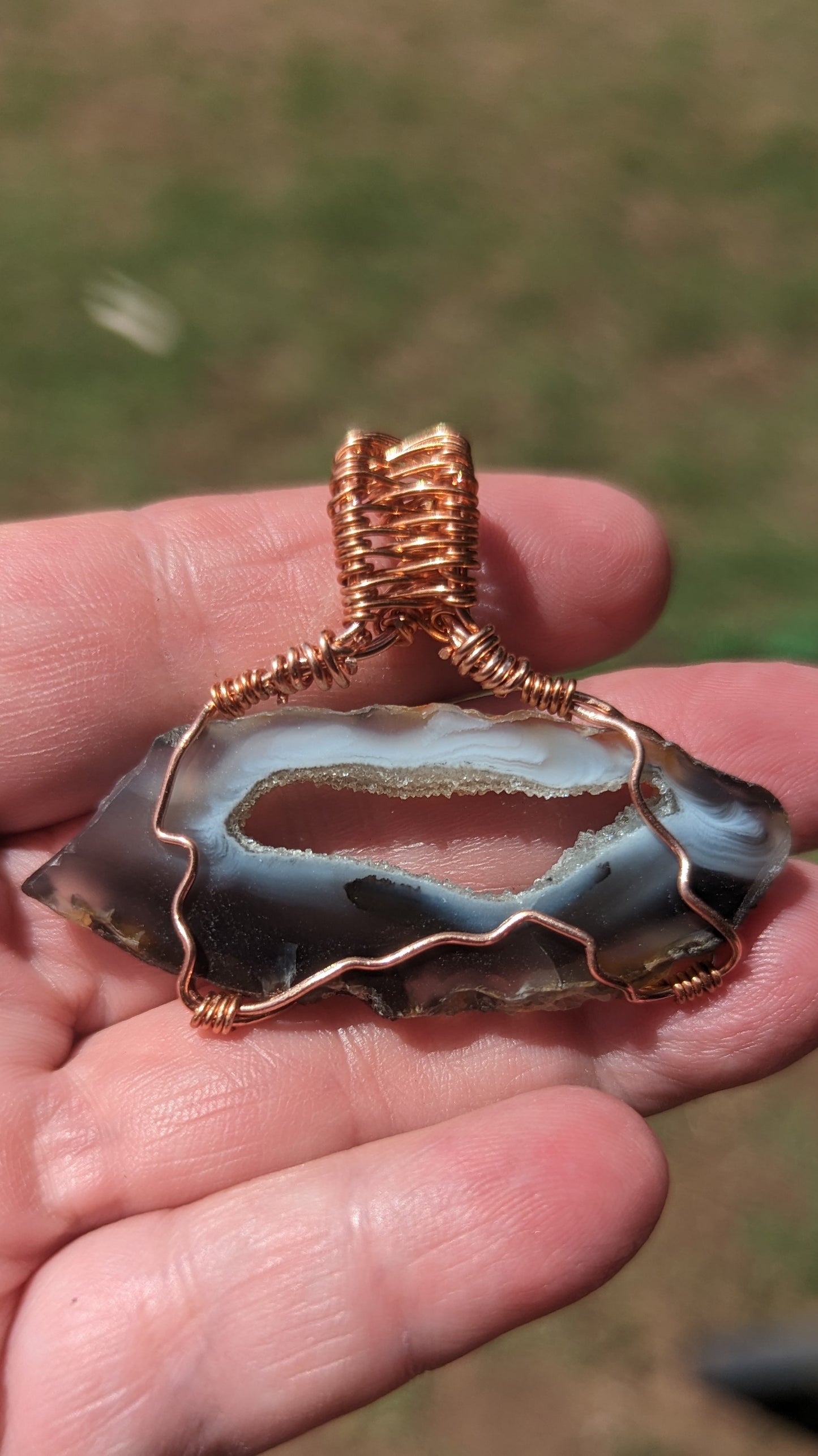 Ocho Geode pendant